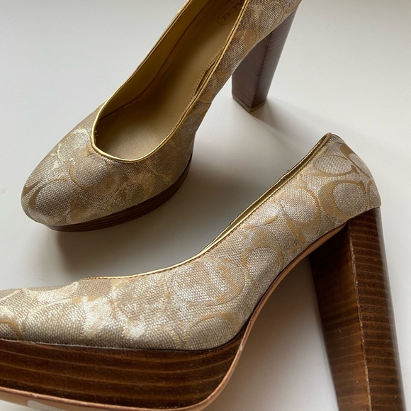 LAST CHANCE!  COACH "Tristian" Signature Pattern Pump in Gold - Picture 3 of 13